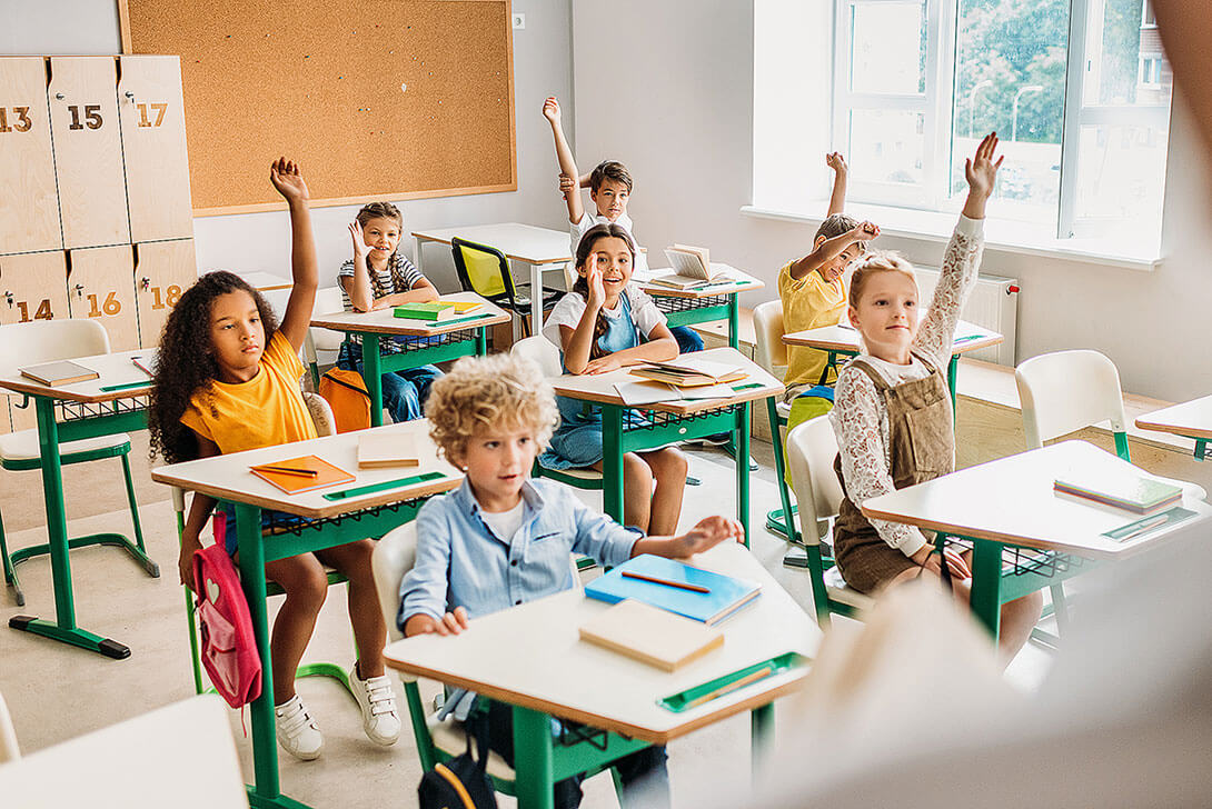 Ausreichendes Lüften im Klassenzimmer ist eine effektive Maßnahme zur Eindämmung der Infektionsgefahr. Eine CO2 Ampel sorgt für bedarfsgerechtes Lüften von Räumen.